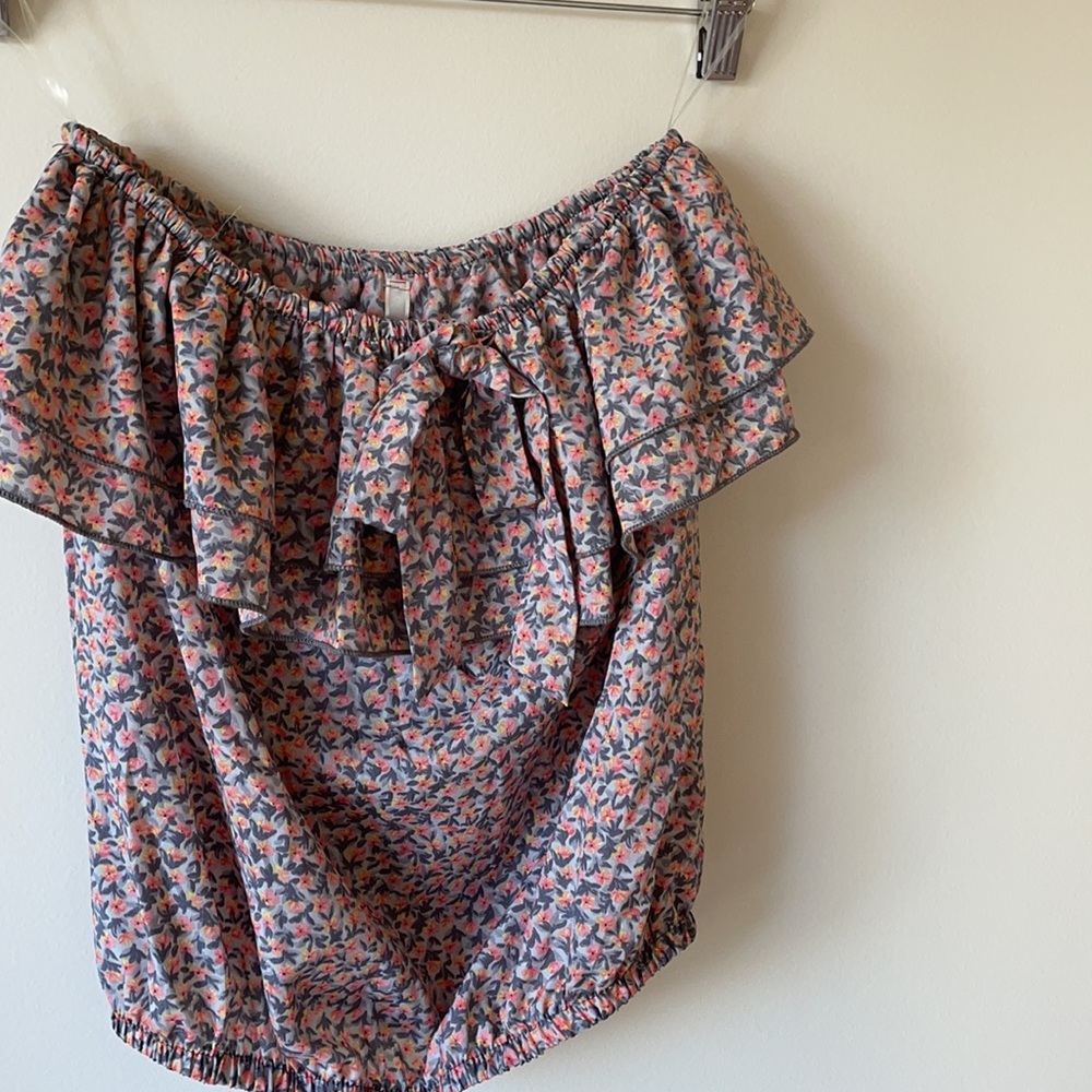 Cute Ruffled Tube Top - Picture 7 of 8
